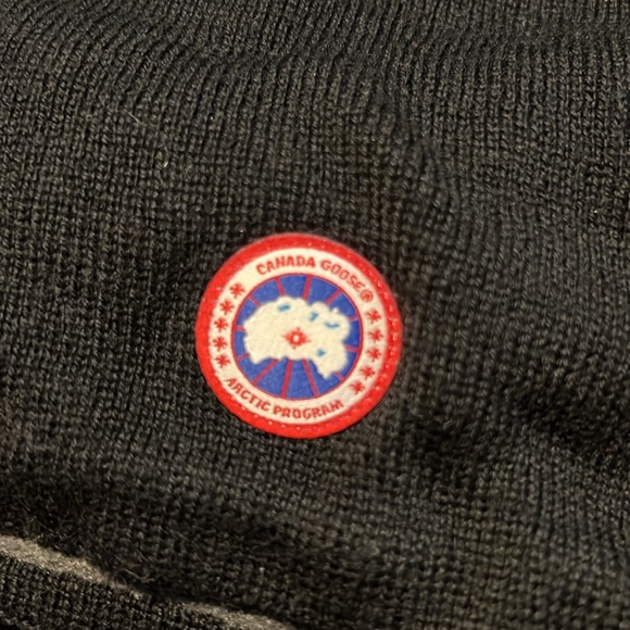 Canada Goose Toque - Picture 2 of 6